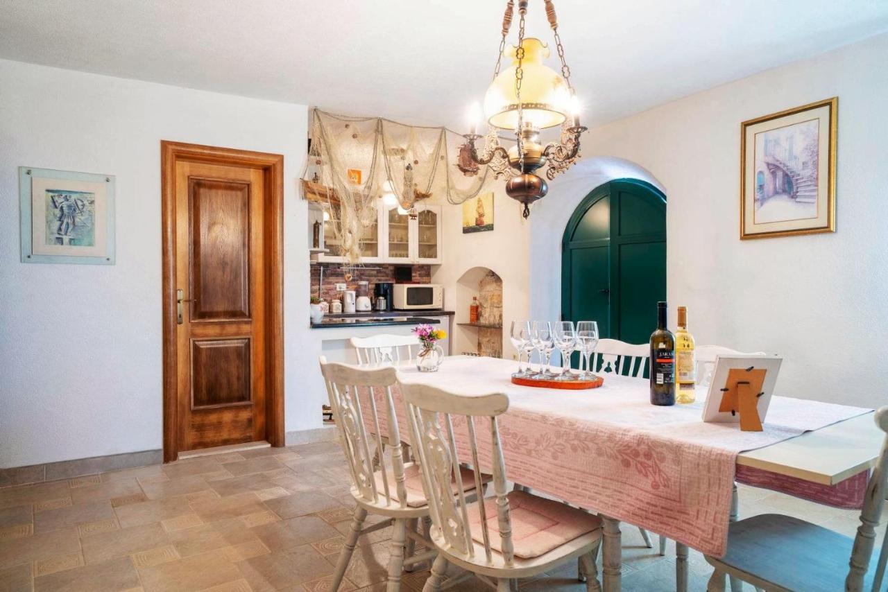 Holiday Home Alegra Подгора Екстериор снимка